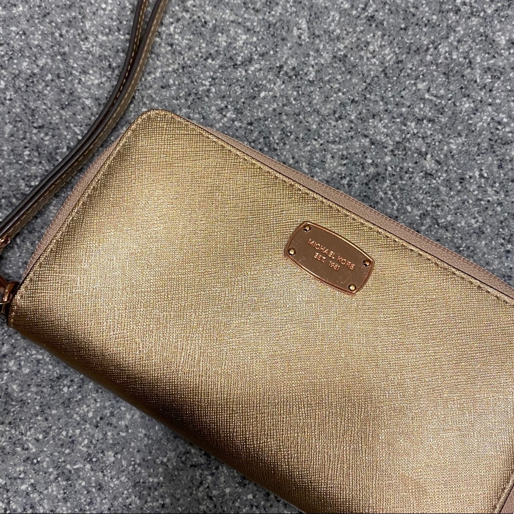 Michael Kors Rose Gold Wallet
